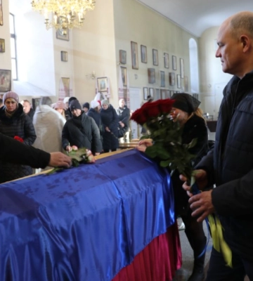 У Полтаві провели в останню путь 39-річного матроса Дениса Сидоренка