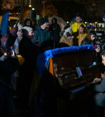 10 річниця Революції Гідності: у центрі Львова влаштували мистецький перформанс