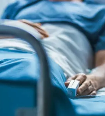 У дніпровській лікарні врятували життя військовому з важким пораненням