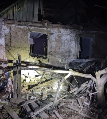 Уламки збитого дрона впали на подвірʼя будинку на Хмельниччини, на Херсонщині загинула людина: ситуація у регіонах