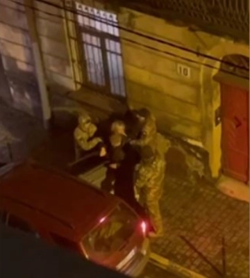 У Львові представники ТЦК знову силоміць «пакували» чоловіка до війська (відео)