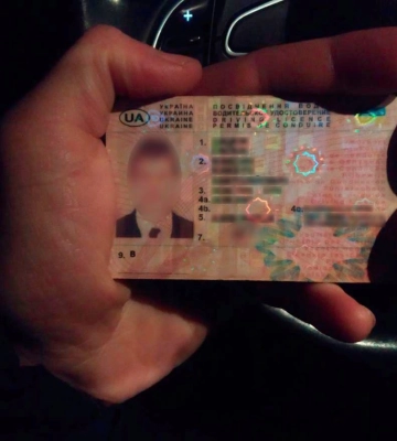 У Харкові в комендантську годину водій роз’їжджав із підробленими правами