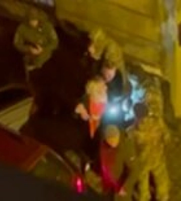 Во Львове люди в военной форме &quot;запаковали&quot; мужчину в машину. Военкомат отреагировал