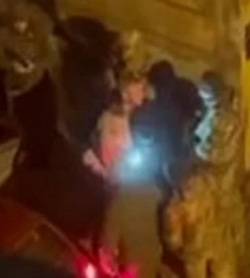 Во Львове работники ТЦК силой затолкали мужчину в авто
