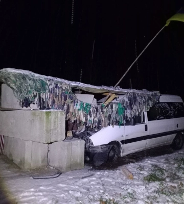 На Сарненщині автомобіль в&#039;їхав у бетонні блоки блокпосту (ФОТО)