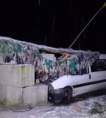 В Ровенской области автомобиль врезался в блокпост: четверо пострадавших