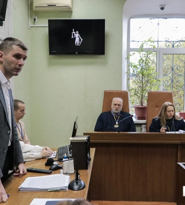 Кропивницький апеляційний суд не випустив додому екс-бухгалтерку педуніверситету, яку підозрюють у розтраті коштів