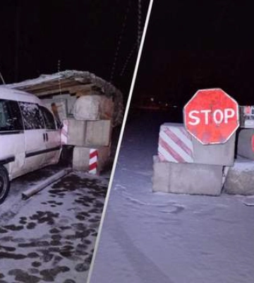 Під Рівним автомобіль врізався в блокпост: серед постраждалих підлітки