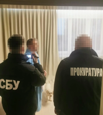 Митник із Львівщини організував безперешкодний виїзд за кордон для себе та знайомих