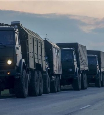 Под Мелитополем рашисты перебрасывают военную технику и звучат взрывы (видео)
