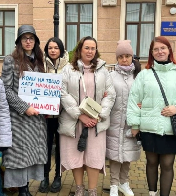 Скільки вкрали допомоги ЗСУ «волонтери», які щотижня мітингують під міською радою Тернополя?