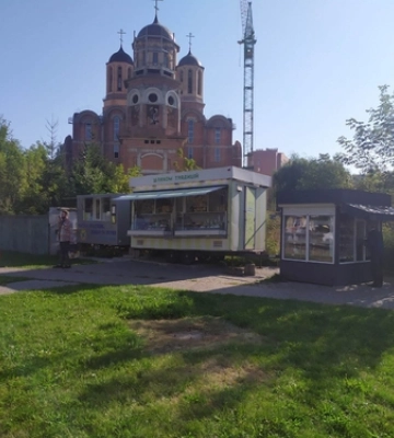На території луцького собору УПЦ «МП» незаконно чистять подушки 