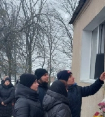 На Волині відкрили меморіальну дошку на честь загиблого захисника Валерія Ющика