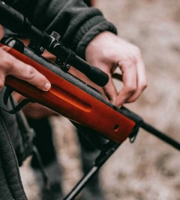 На Прикарпатті хлопчик загинув від поранення з пневматичної гвинтівки у школі