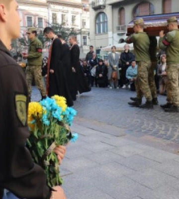 Завтра у Львові попрощаються із захисником. Ким він був