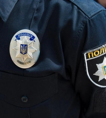 У Дніпропетровській області нетверезий експрокурор накинувся на поліцейських під час комендантської години