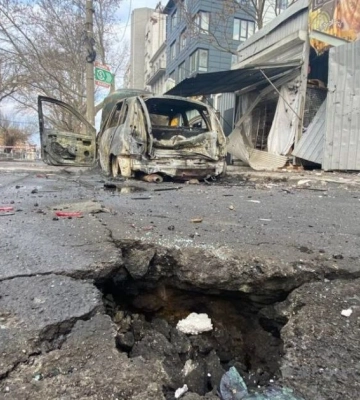 Оккупанты обстреляли Херсон: снаряд попал в многоэтажку