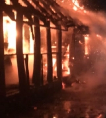 На Тячівщині згоріла дерев&#039;яна надвірна споруда