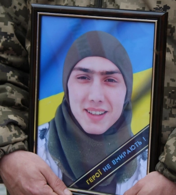 Дружина полеглого воїна з Полтавщини просить присвоїти йому звання Героя України