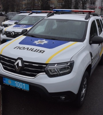 Поліцейські офіцери 10 громад Рівненщини отримали службові автомобілі