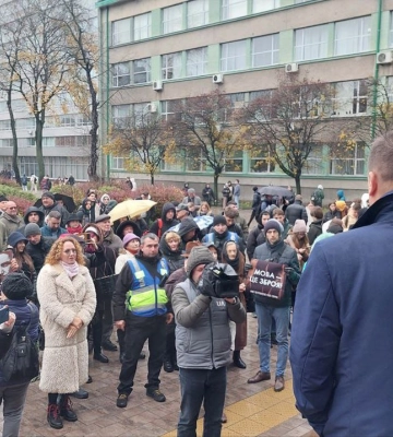 Біля «Львівської політехніки» велике скупчення поліцейських авто