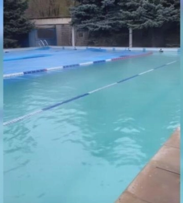 У Дніпрі відкрився один басейн просто неба