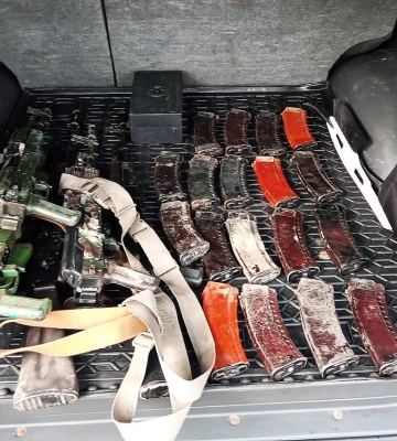 СБУ затримала контрактників ЗСУ, які хотіли продати криміналітету &quot;трофейне&quot; озброєння окупантів