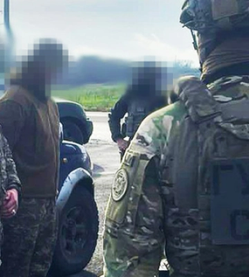 СБУ затримала двох контрактників, які намагалися продати трофейну зброю з Бахмута