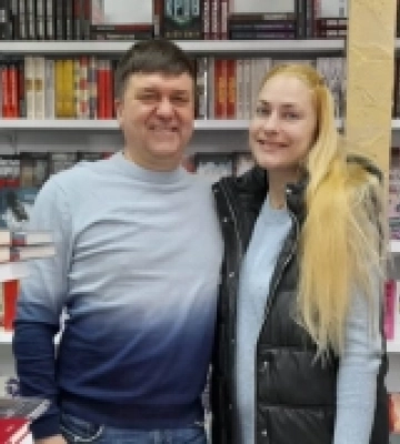 «Замість тривожної валізи ми везли книги». Історія подружжя переселенців, які заснували книгарню у Рівному