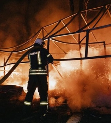 У Києві ліквідували пожежу на Гідропарку