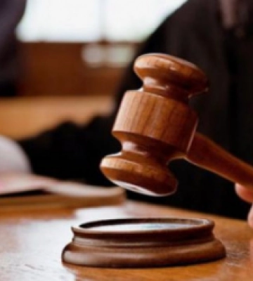 На Львівщині суд оштрафував матір, яка покинула напризволяще двох дітей