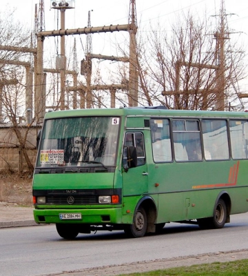 Без шаурми та кави: у Дніпрі водій на популярному маршруті встановив “суворі правила” проїзду