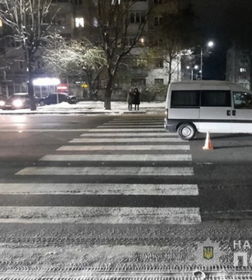 У Луцьку на пішохідному переході автівка збила чоловіка, він у лікарні