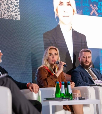 На Марафоні громад в Польщі Дніпро презентував перспективи громади у повоєнному розвитку України
