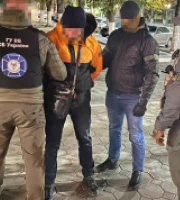 В Одесі затримали директора кадрової агенції, який переправляв ухилянтів до ЄС під виглядом виїзду на «закордонну роботу»