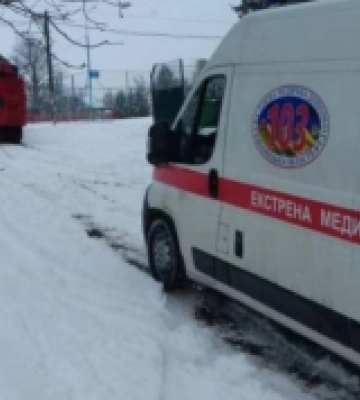 У Рівному у снігу застрягла &quot;швидка&quot;