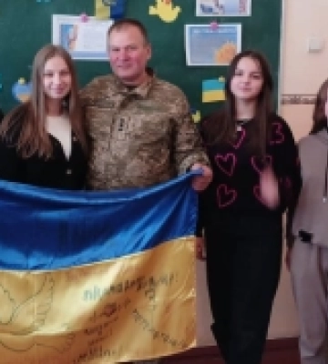 Вчитель-військовий з Шацької громади на Волині зустрівся зі своїми учнями