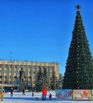 Міська влада відповіла, чи будуть цьогоріч новорічні ялинки у Слов&#039;янську та Краматорську