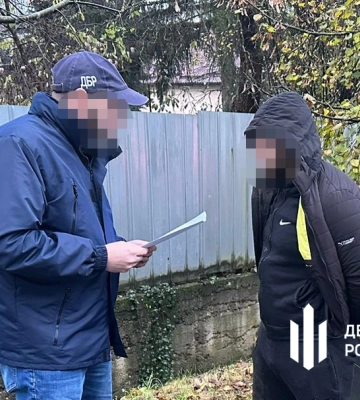 На Закарпатті правоохоронець за хабар намагався незаконно виїхати з України