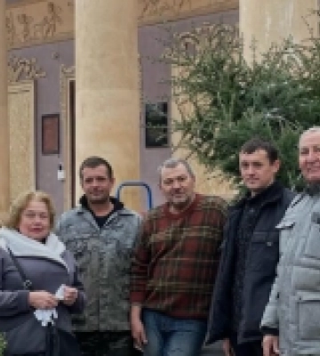 У дворі одеського худмузею висадили дерева з розплідника загиблого військового Бориса Айзенберга