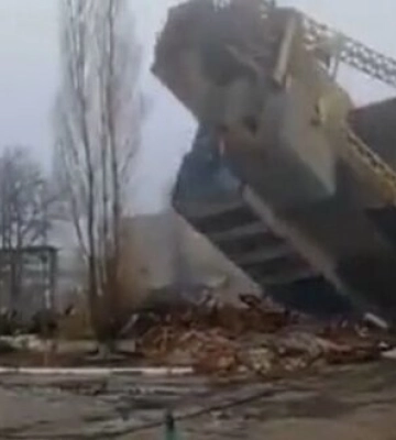 У Хрустальному на Луганщині загарбники ріжуть на метал одну із найсучасніших шахт