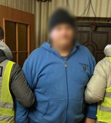 Разбойное нападение у киевского подъезда : у мужчины украли 2 млн гривен