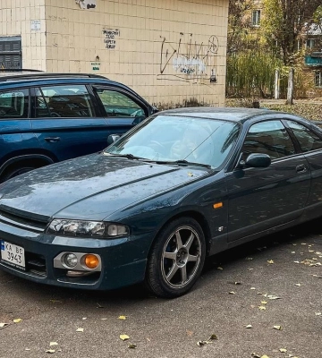 Раритет из 2000-х: в Киеве заметили культовый спорткар Nissan 