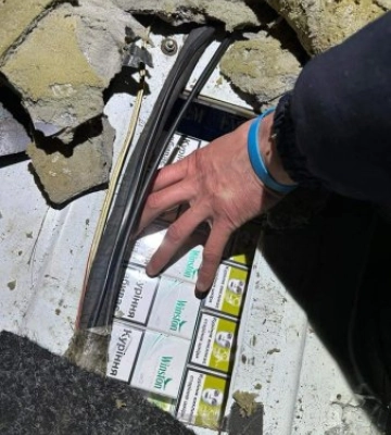 За допомогою сканеру закарпатські митники швидко знайшли тайники з сигаретами та наркотиками
