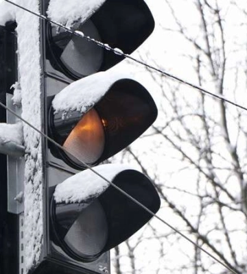 Для безпеки пішоходів та водіїв: у Дніпрі встановили новий світлофорний об’єкт