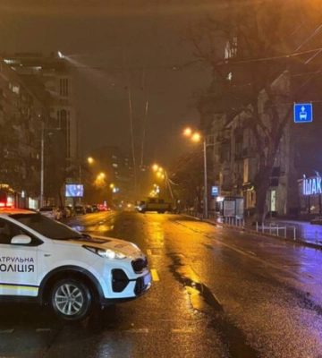 В центрі Києва перекрили рух через прорив трубопроводу