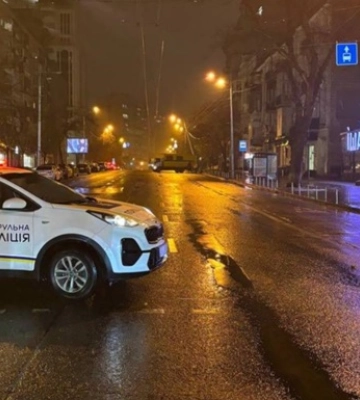 В центрі Києва перекрили рух через прорив трубопроводу