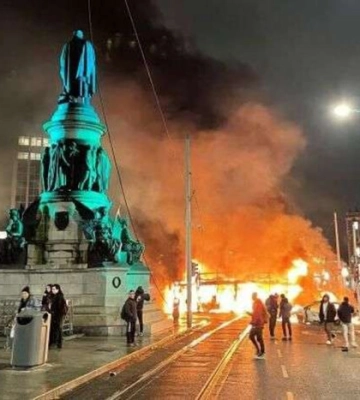 Заворушення в Ірландії, вибухи в України: головне за ніч