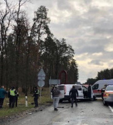 Біля Ірпеня внаслідок зіткнення двох авто загинув чоловік, є постраждалі