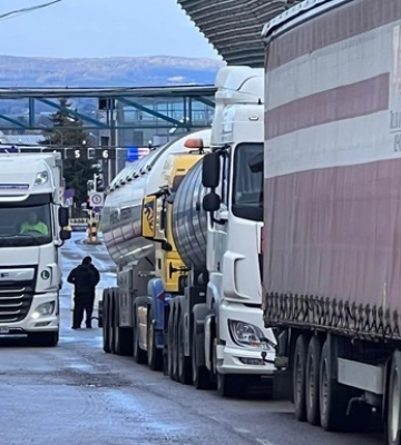 Блокування кордону з Польщею: в чергах перебувають 3700 вантажівок